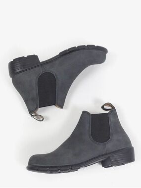 Blundstone Women’s Rustic Black Leather 1971 Low Heel Elastic Short Boot—US 6.5